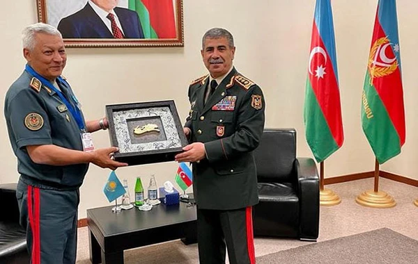 Zakir Həsənov Qazaxıstanın müdafiə nazirinin müavini ilə görüşüb - FOTO