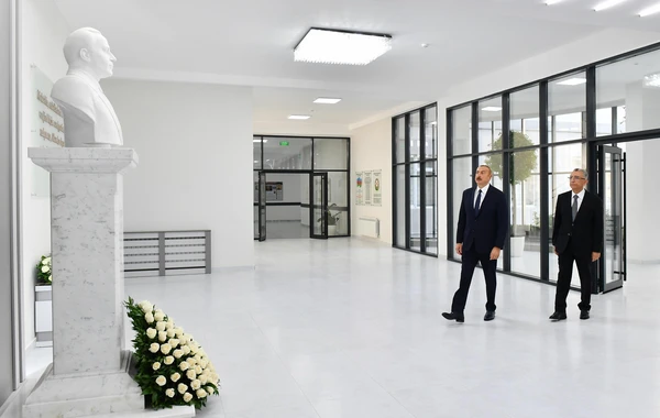 Prezident Bakıda yeni inşa edilən məktəb kompleksində yaradılan şəraitlə tanış olub - FOTO