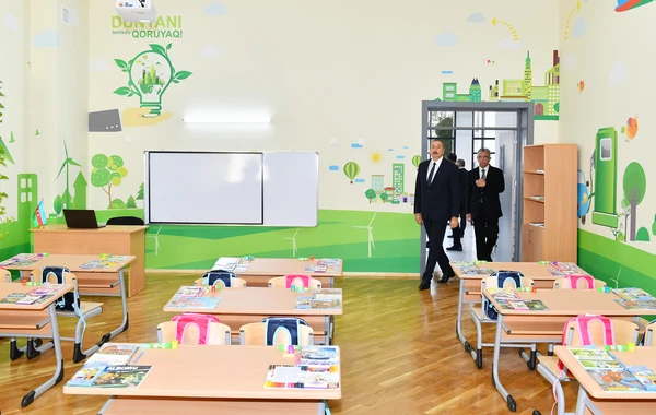 Prezident Bakıda yeni inşa edilən məktəb kompleksində yaradılan şəraitlə tanış olub - FOTO