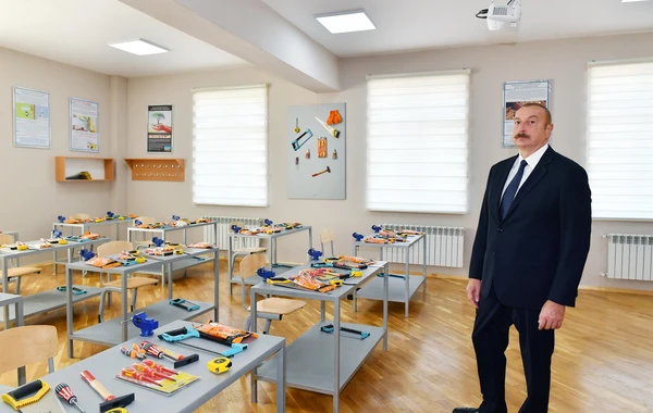 Prezident Bakıda yeni inşa edilən məktəb kompleksində yaradılan şəraitlə tanış olub - FOTO