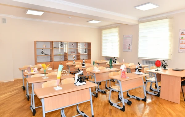 Prezident Bakının Nəsimi rayonunda yeni korpusu tikilən orta məktəbin açılışında iştirak edib - FOTO