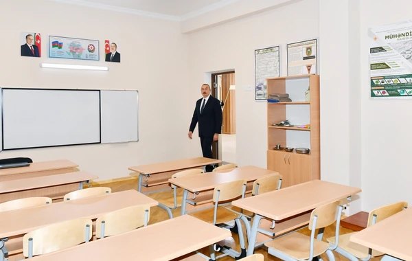 Prezident Bakının Nəsimi rayonunda yeni korpusu tikilən orta məktəbin açılışında iştirak edib - FOTO