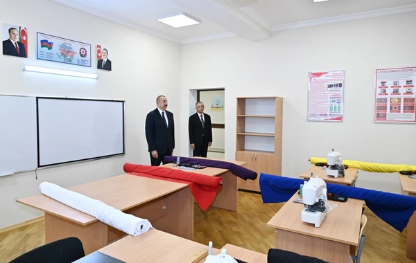 Prezident Bakının Nəsimi rayonunda yeni korpusu tikilən orta məktəbin açılışında iştirak edib - FOTO