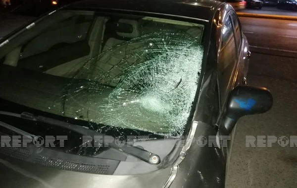 Bakıda avtomobil gənc oğlanı vuraraq öldürüb - FOTO