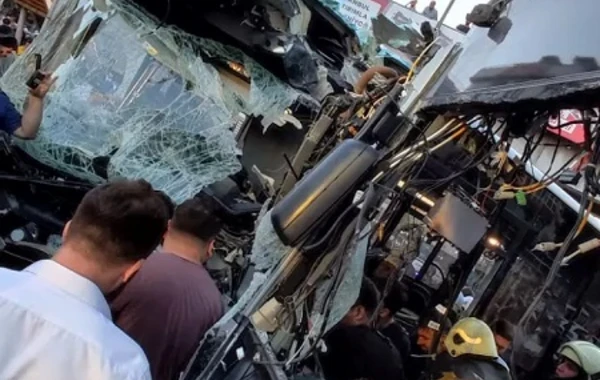 Türkiyədə dəhşətli zəncirvari qəza - Yaralılar küçələrə töküldü - VİDEO