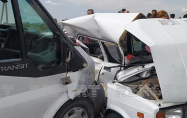 Oğuzda iki avtomobil toqquşub, sürücülərdən biri ölüb - FOTO