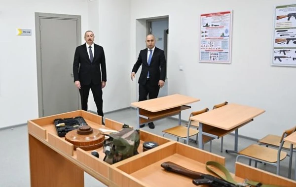 Президент ознакомился с условиями в новом здании школы №2 в поселке Сарай - ФОТО
