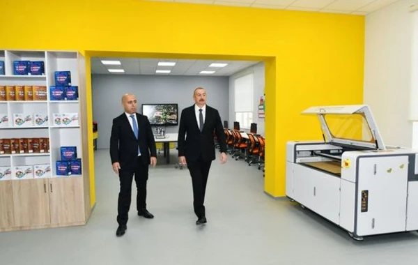 Президент ознакомился с условиями в новом здании школы №2 в поселке Сарай - ФОТО