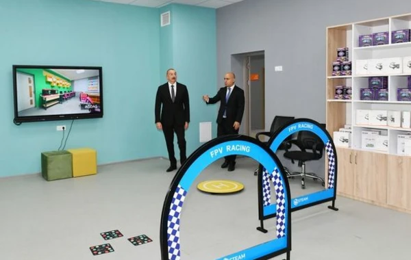 Президент ознакомился с условиями в новом здании школы №2 в поселке Сарай - ФОТО