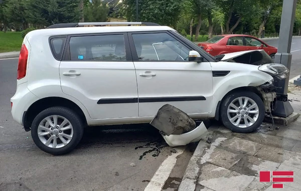 Bakıda iki minik avtomobili toqquşub - FOTO