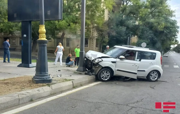 Bakıda iki minik avtomobili toqquşub - FOTO