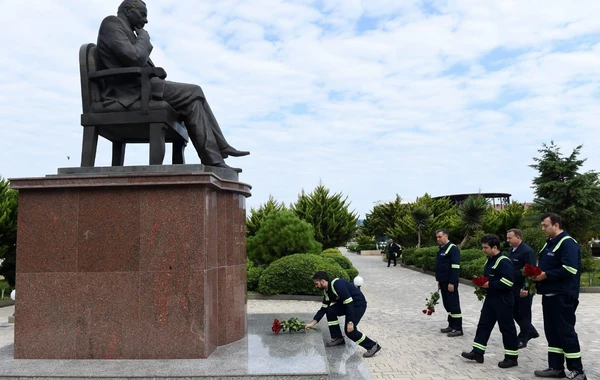 SOCAR prezidentinin rəhbərliyi ilə nümayəndə heyəti “Neft Daşları”na səfər edib - FOTO