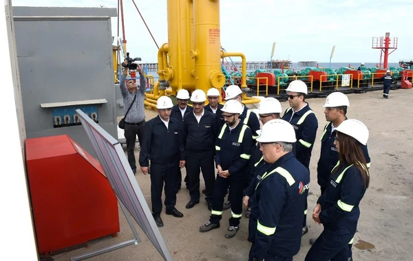 Делегация во главе с президентом SOCAR посетила "Нефтяные Камни" - ФОТО