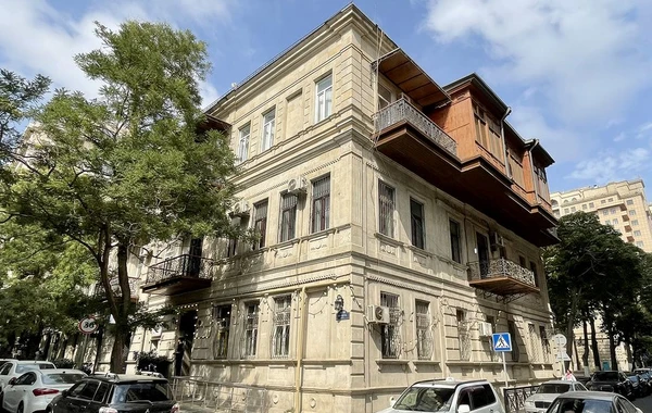 Bakının simasına barbar münasibət davam edir: XIX əsrin memarlıq abidəsi restoran oldu - FOTO
