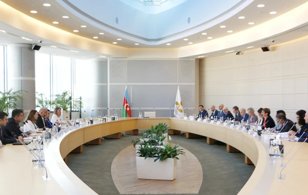 AYİB Prezidenti Dövlət Neft Fondunun rəhbərliyi ilə görüşüb - FOTO