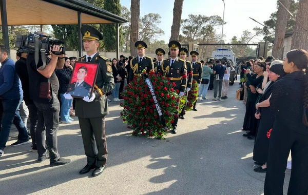 На Второй Аллее почетного захоронения проходят похороны шехида Сабухи Ахмедова - ФОТО