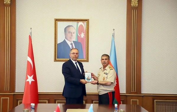 Müdafiə Naziri Zakir Həsənov görüş keçirdi - FOTO