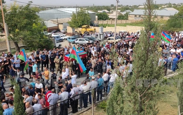 Tərxis olunmağına 17 gün qalmış Şəhid olan Nihat Qasımov dəfn edildi - FOTO