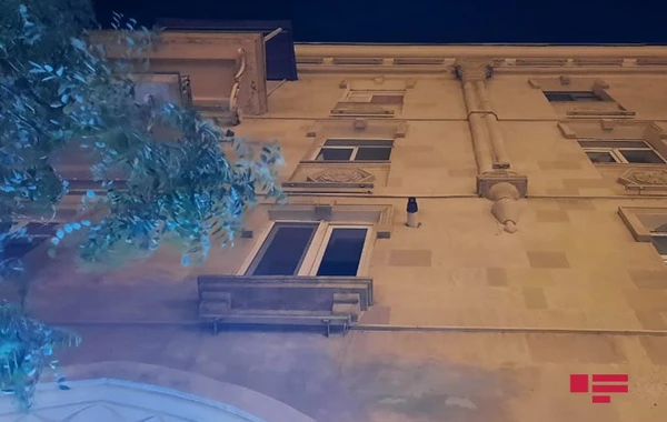 Bakıda gənc üçüncü mərtəbədən yıxılaraq komaya düşüb - FOTO