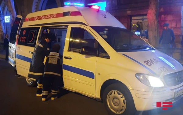 Bakıda gənc üçüncü mərtəbədən yıxılaraq komaya düşüb - FOTO