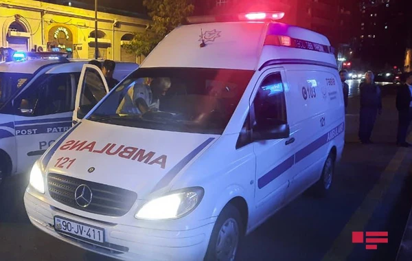 Bakıda gənc üçüncü mərtəbədən yıxılaraq komaya düşüb - FOTO