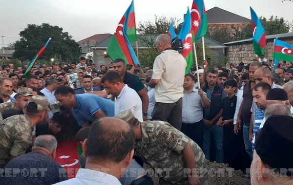 Biləsuvarda şəhid Zöhrab Kərimov dəfn edilib - FOTO
