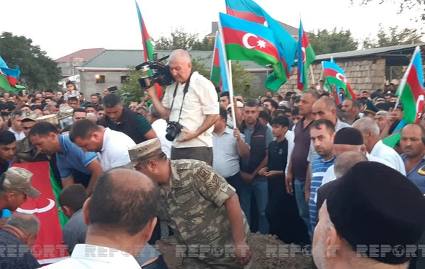 Biləsuvarda şəhid Zöhrab Kərimov dəfn edilib - FOTO