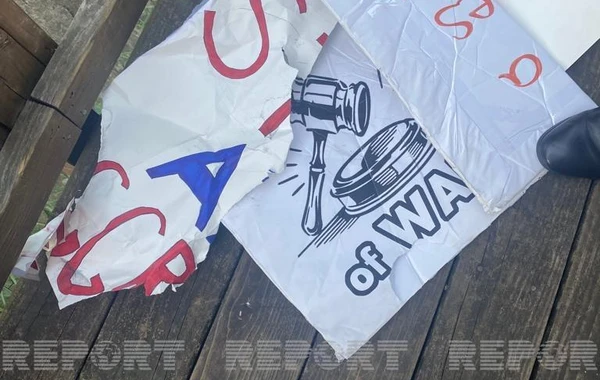 ABŞ-dakı səfirliyimizin qarşısında aksiyaya gələn ermənilərə “isti qarşılama” - FOTO/VİDEO