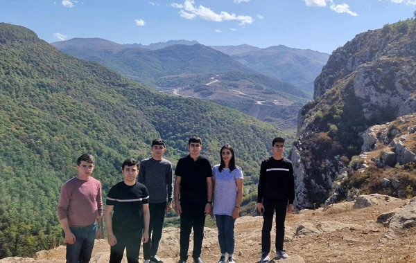 Şuşa rayonu üzrə yüksək bal toplayan 6 məzun öz doğma şəhərini ziyarət edib - FOTO