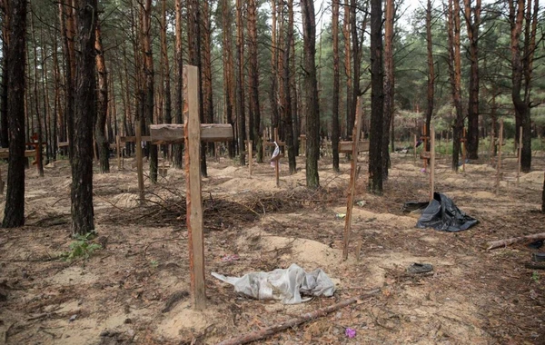 "Maxar" İzyum yaxınlığındakı kütləvi məzarlığın peyk görüntülərini dərc edib - FOTO