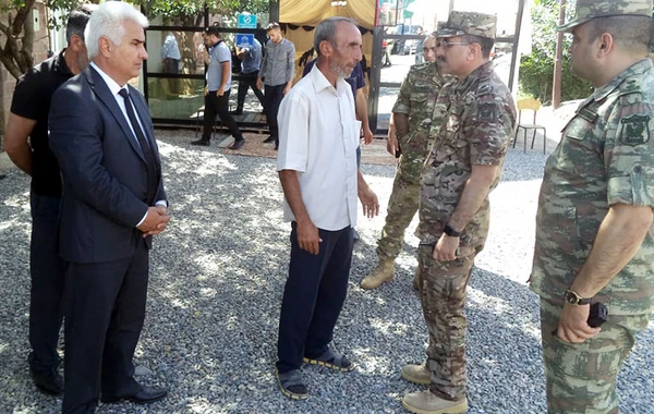 Müdafiə Nazirliyinin rəhbər heyəti şəhidlərin dəfn və yas mərasimlərində iştirak edib - FOTO