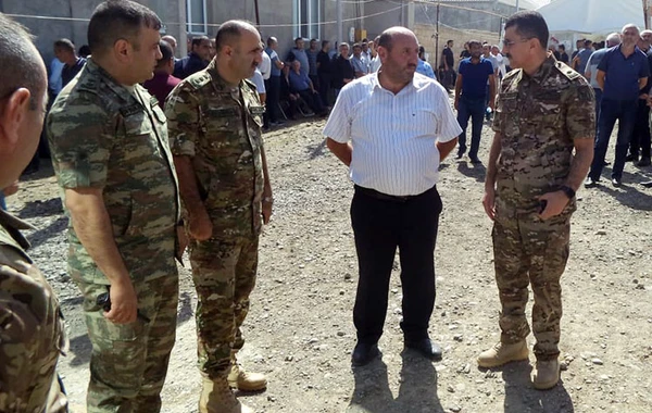 Müdafiə Nazirliyinin rəhbər heyəti şəhidlərin dəfn və yas mərasimlərində iştirak edib - FOTO