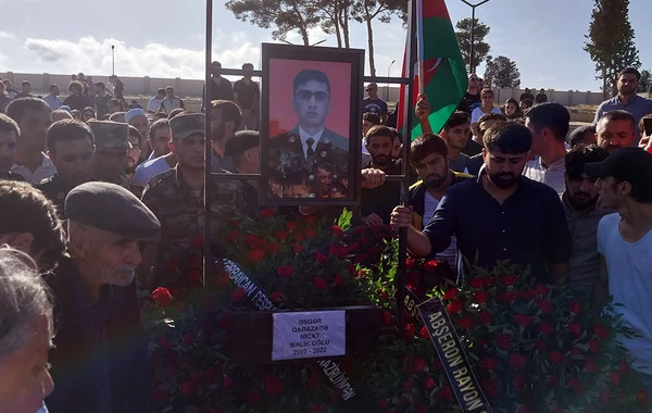 Müdafiə Nazirliyinin rəhbər heyəti şəhidlərin dəfn və yas mərasimlərində iştirak edib - FOTO