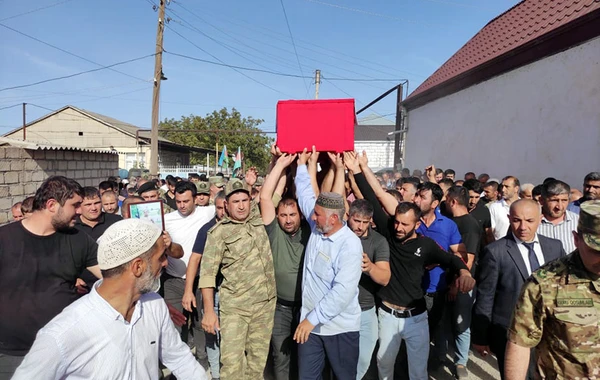 Руководящий состав Минобороны принял участие в похоронах шехидов - ФОТО