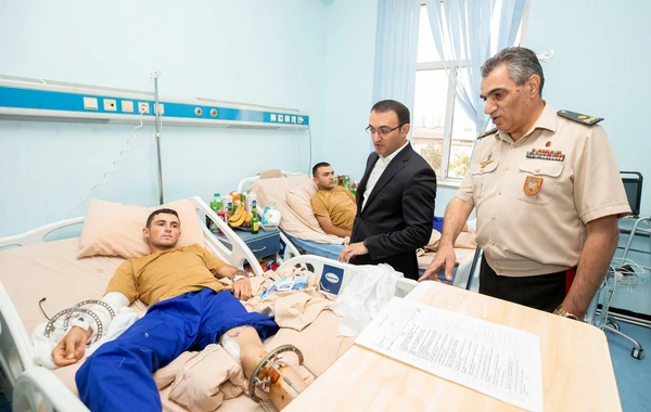 “YAŞAT” Fondu yaralı hərbçilərimizi ziyarət edib - FOTO
