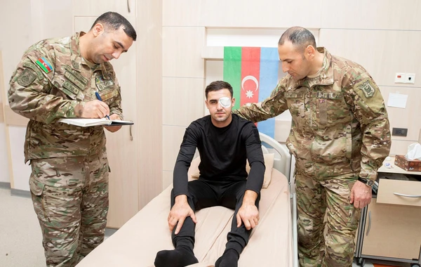 “YAŞAT” Fondu yaralı hərbçilərimizi ziyarət edib - FOTO
