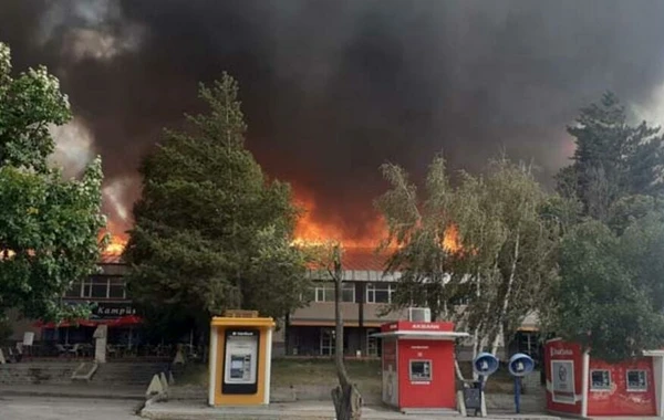 Türkiyədə Atatürk Universitetində yanğın olub - FOTO