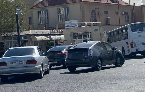 Bakıda "Toyota Prius"lar niyə tez-tez qəza törədir? - VİDEO