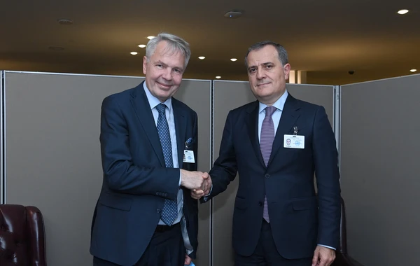 Ceyhun Bayramov Finlandiyanın xarici işlər naziri ilə görüşüb