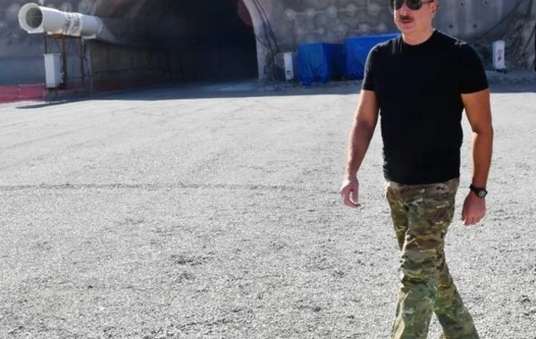 Ильхам Алиев ознакомился с новым тоннелем, строящимся на автодороге Кельбаджар - Лачын