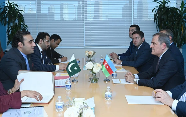 Ceyhun Bayramov Pakistan və Sinqapur XİN başçıları ilə görüşdü – FOTO
