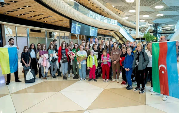 Valideyn himayəsindən məhrum olmuş 29 ukraynalı uşaq Azərbaycana gətirildi - FOTO