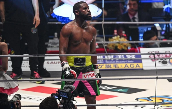 Floyd Meyvezer yaponiyalı MMA döyüşçüsünü nokautla məğlub edib - VİDEO