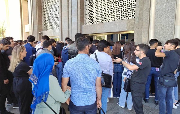 Metronun "Elmlər Akademiyası" stansiyasında sıxlıq - FOTO/VİDEO