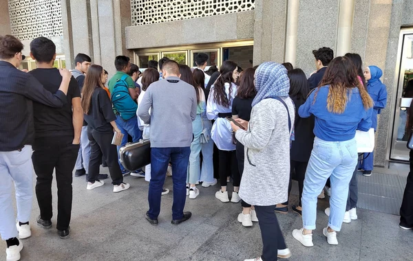 Metronun "Elmlər Akademiyası" stansiyasında sıxlıq - FOTO/VİDEO