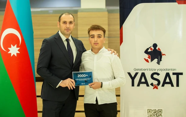 “YAŞAT” Fondu ilk dəfə tələbə adını qazanan bu şəxslərə pul mükafatı verdi - FOTO