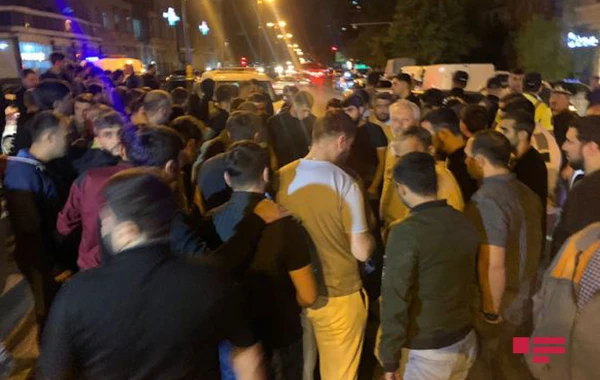 Bakıda maşın gözləri görməyən şəxsi yola keçərkən vuraraq öldürüb - FOTO