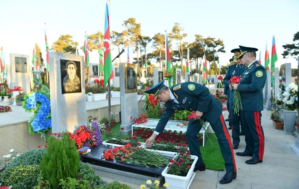 DSX rəisi Şəhidlər xiyabanını ziyarət edib