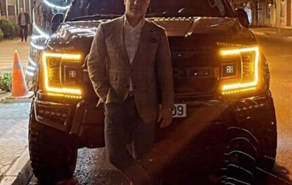 Rüfət Axundovun yeni bahalı və lüks avtomobili - FOTO