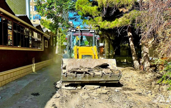 Bakının daha bir küçəsi təmir edilir - FOTO